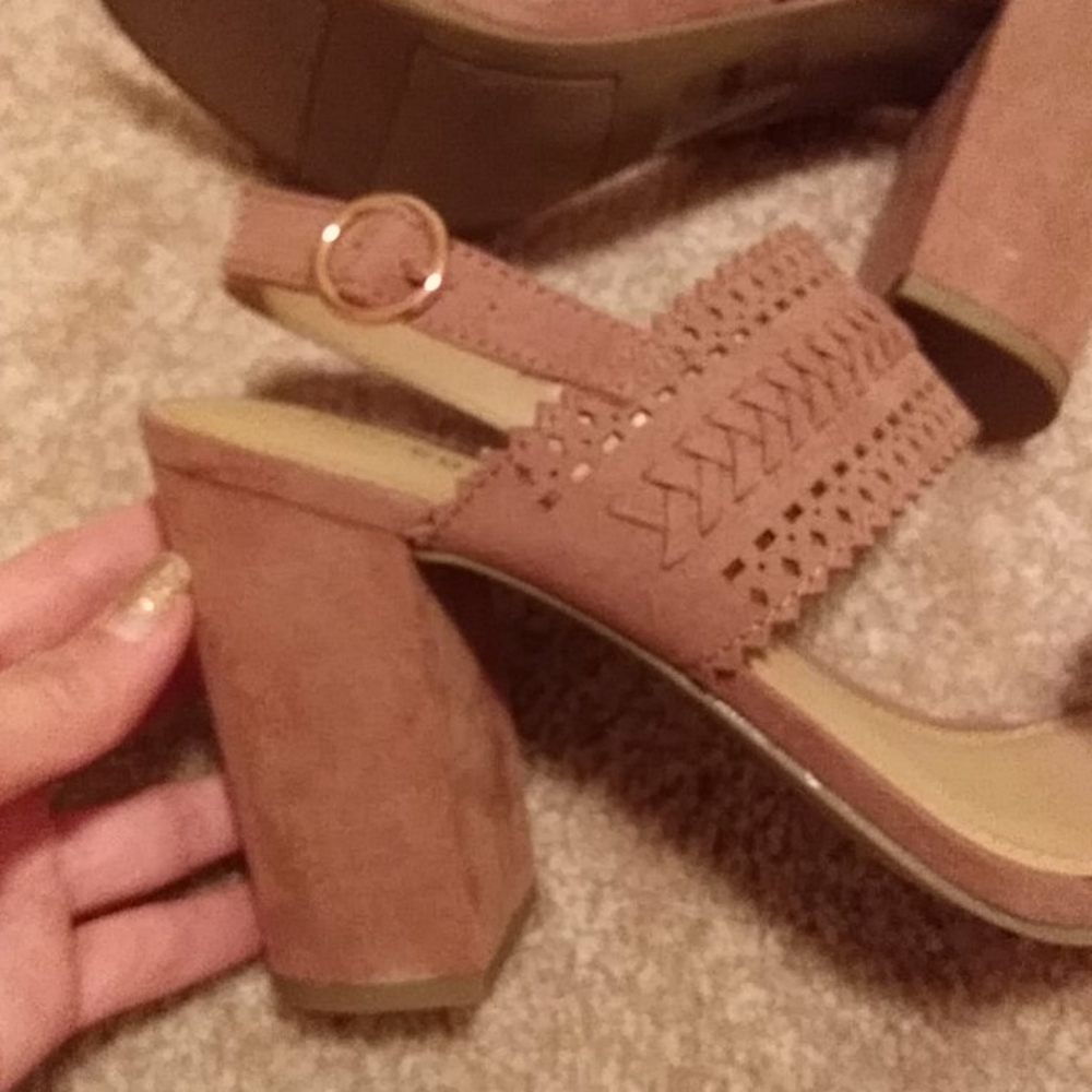 Shoe - Picture 5 of 8